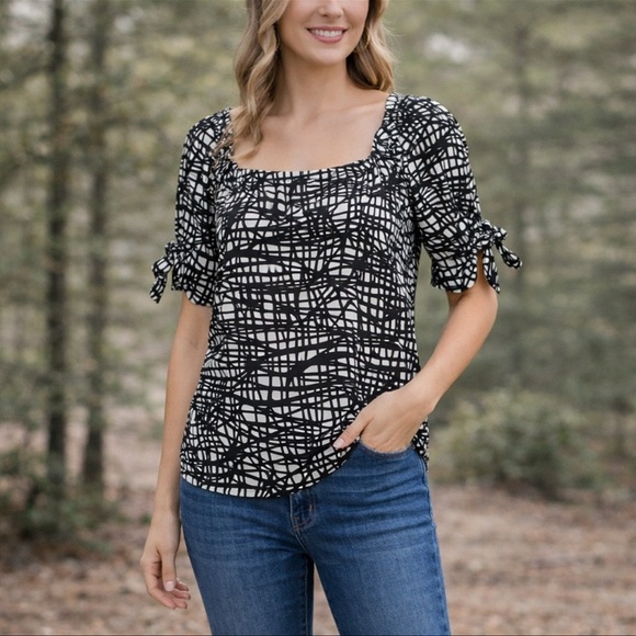 Ninety Tops - Ninety Women’s Black White Abstract Print Top Large Elastic Sleeve Blouse